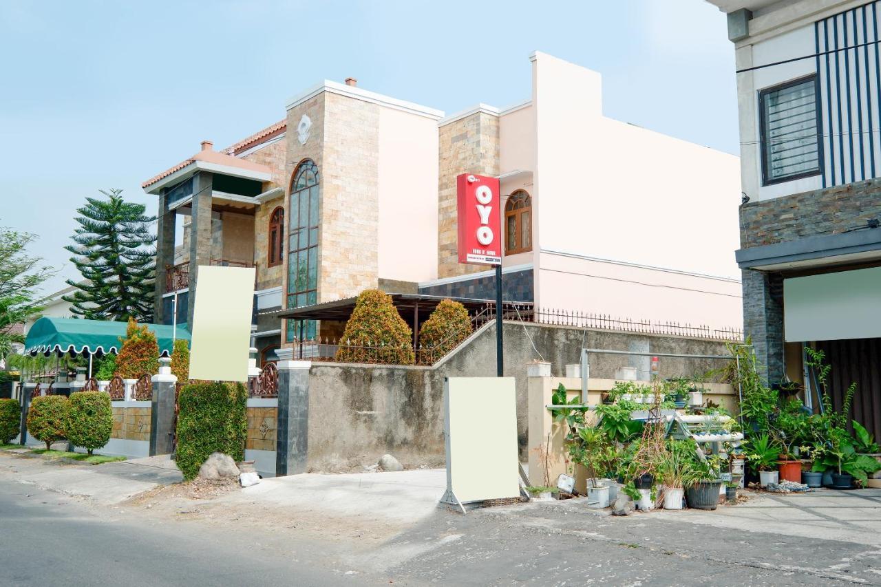 Oyo 1611 Four D'Home Surakarta  Ngoại thất bức ảnh