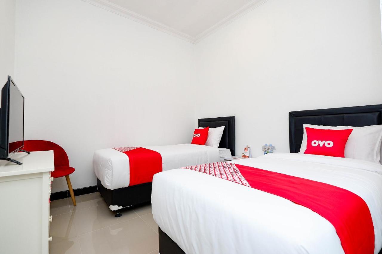 Oyo 1611 Four D'Home Surakarta  Ngoại thất bức ảnh