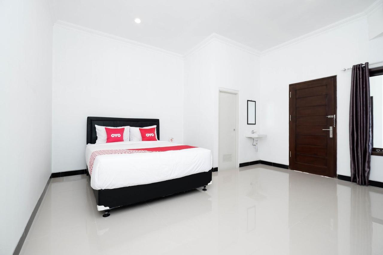 Oyo 1611 Four D'Home Surakarta  Ngoại thất bức ảnh
