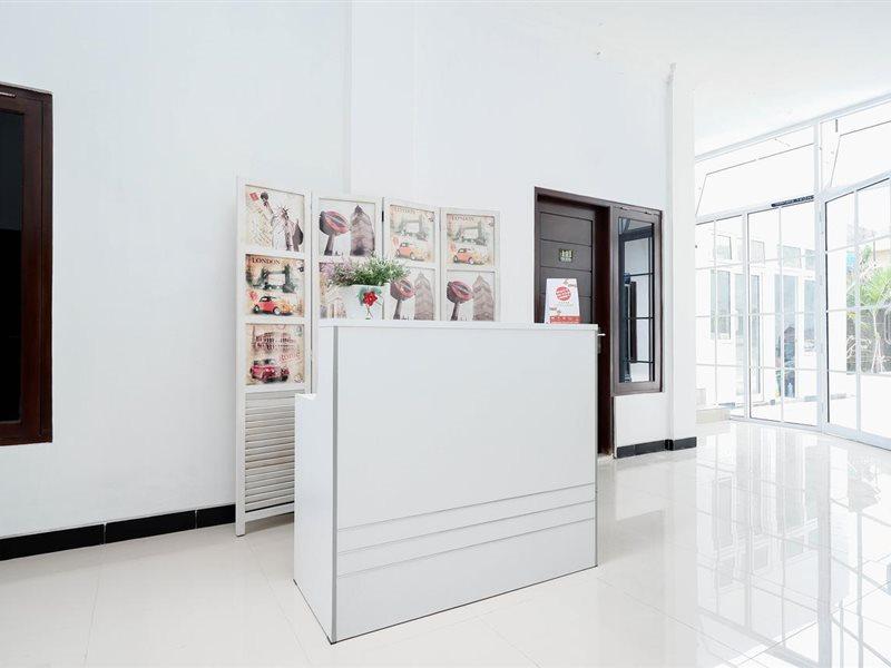 Oyo 1611 Four D'Home Surakarta  Ngoại thất bức ảnh